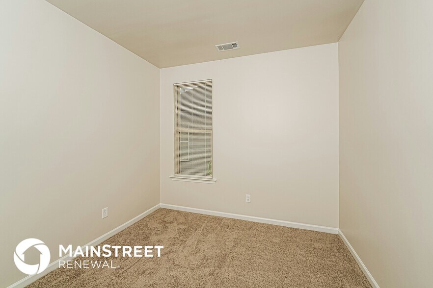 Building Photo - 1291 Washington Dr