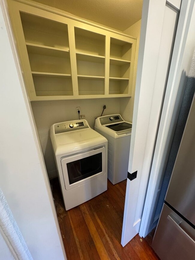 Building Photo - 3 bedroom 2 bathroom single family home | Located in Tahoe Park