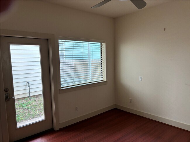 Building Photo - 1510 W 26th St