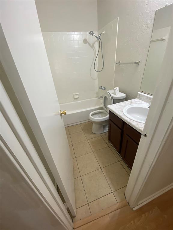 Building Photo - 1203 York Castle Dr