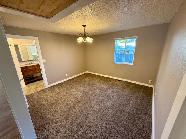 Building Photo - Charming and low-maintenance 2-bedroom, 1-...