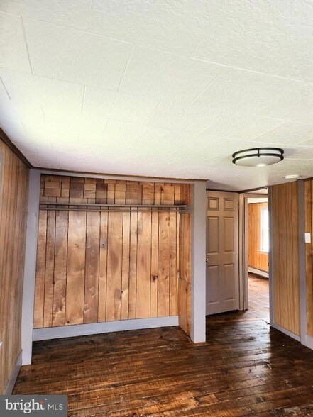 Building Photo - 1286 S Imler Valley Rd