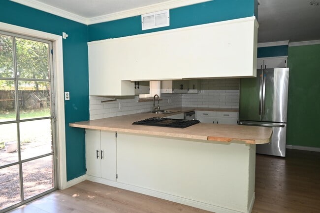 Building Photo - 1110 Rosemary Dr