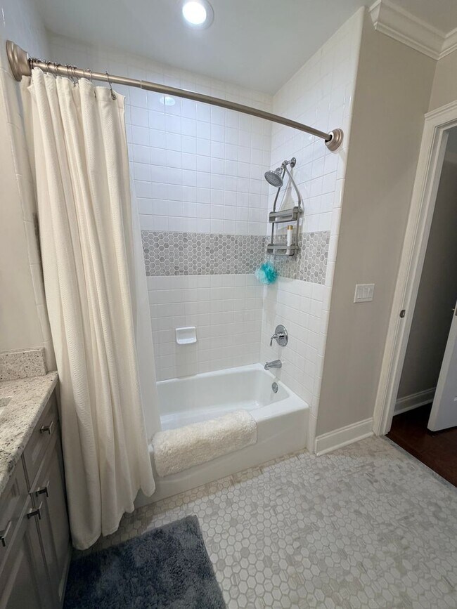 Building Photo - Stunning Luxury, Two Bedroom Creek Front Condo in Hilton Head Plantation