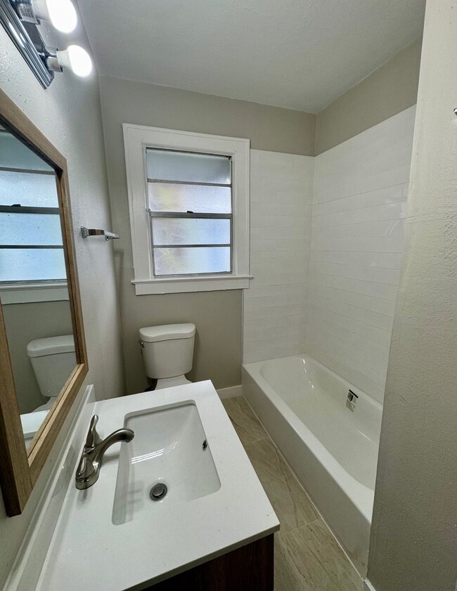 Building Photo - Freshly Renovated Rental in Tallulah/ Nort...