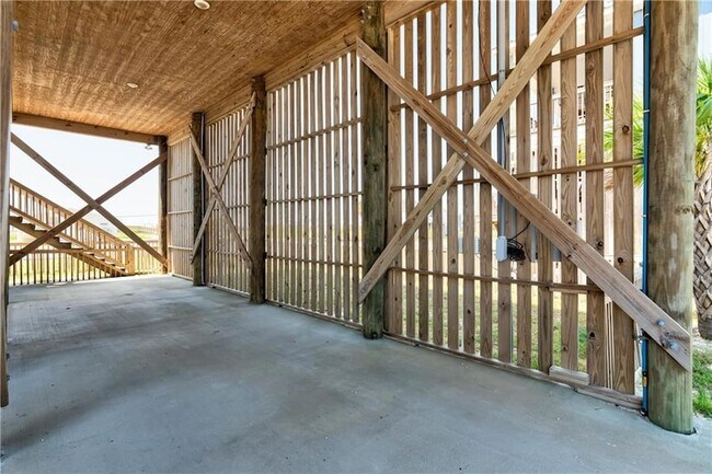 Building Photo - 1913 Cadillac Ave