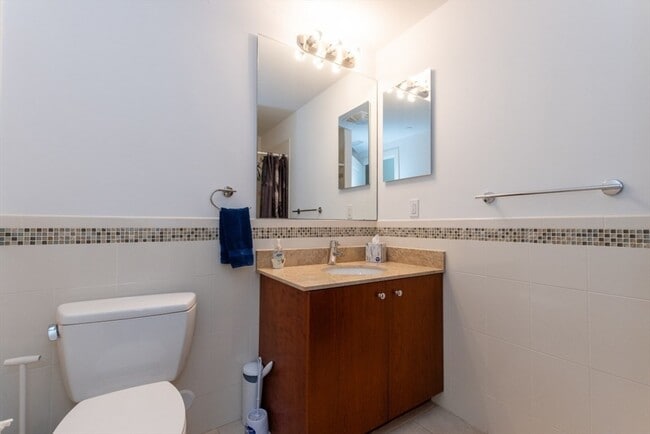 Building Photo - 769 Heath St