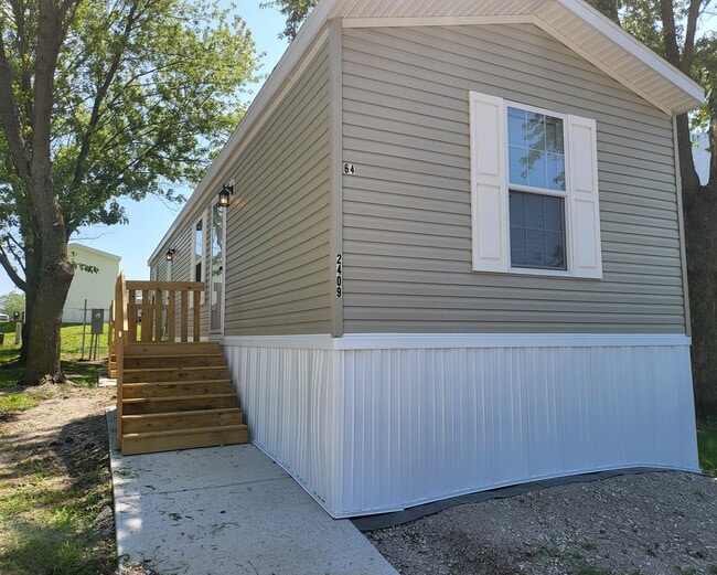 Building Photo - 2409 Catalpa St