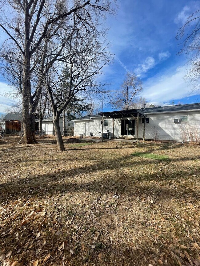 Building Photo - STUDENTS WELCOME! Single-Family Ranch Home w/ Finished Basement and Fenced Backyard