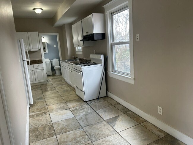 Building Photo - 1504 Summerfield Ave