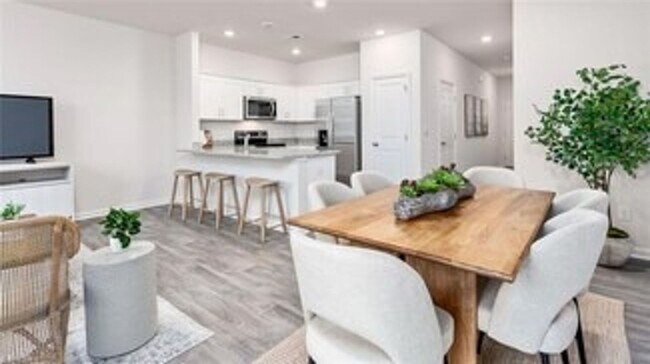 Building Photo - 1707 Komondor Trl