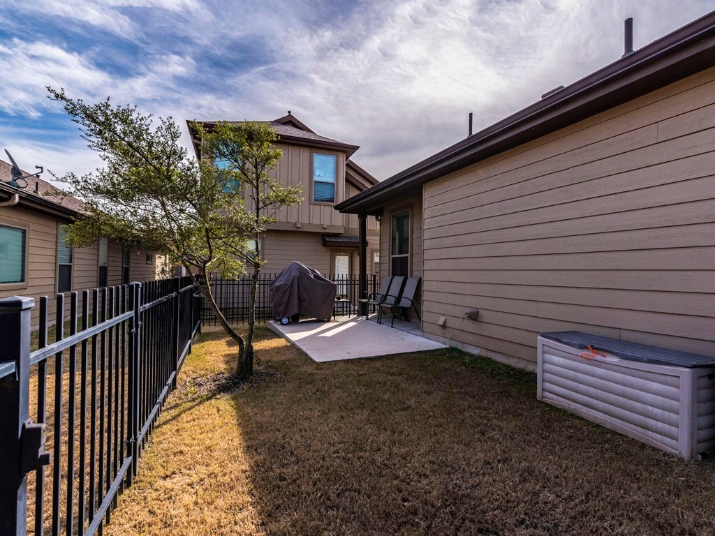 Building Photo - 7233 Menchaca Rd