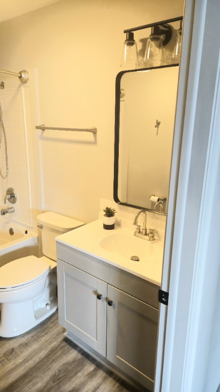 Building Photo - 5031 W Willoughby Rd