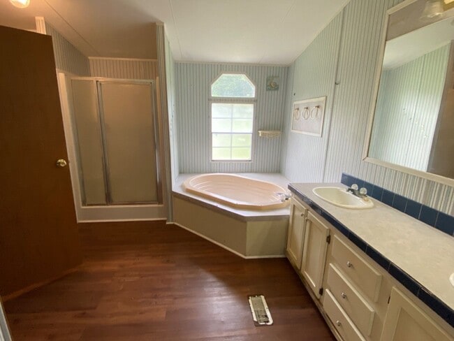 Building Photo - 3 bedroom 2 bath Mobile Home on 1 acre in Jasper