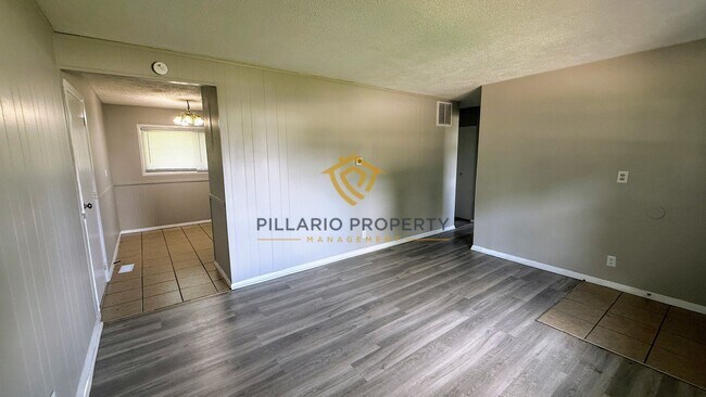 Building Photo - 3-Bedroom Home Near Indianapolis Motor Speedway with Attached Garage, Available NOW!