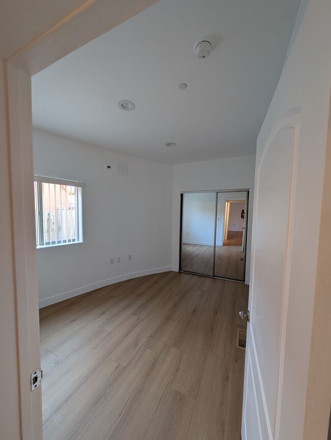 Building Photo - 1109 La Peer Dr