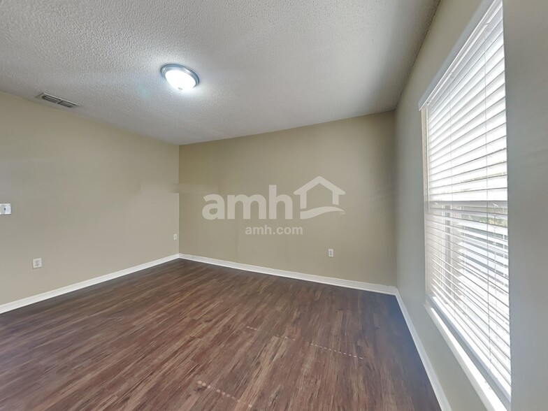 Building Photo - 12621 Lake Vista Dr