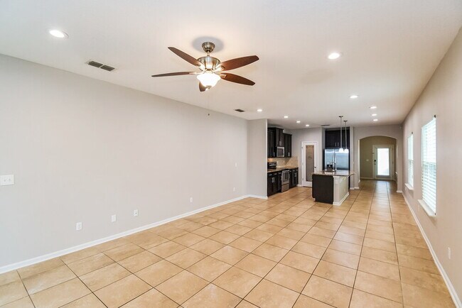 Building Photo - 623 Drysdale Dr
