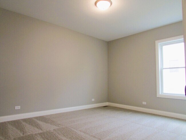 Building Photo - 981 Meadow Ln
