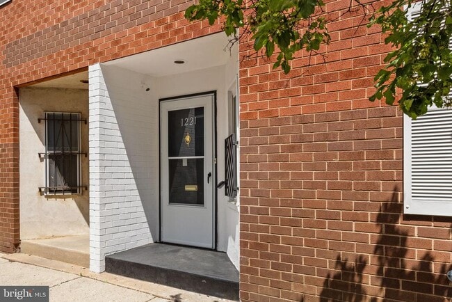 Building Photo - 1221 Kater St