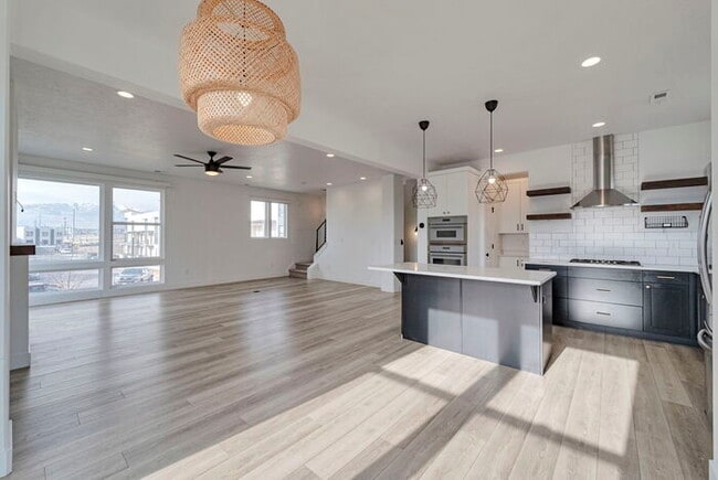 Building Photo - Executive 3 story Townhouse in Downtown Daybreak