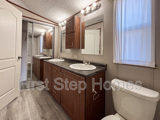 Building Photo - 1413 Cotopaxi St