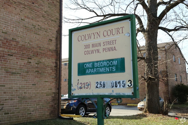 Sign - Colwyn Court Apartments