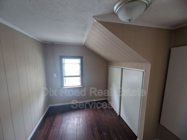 Building Photo - 914 Chelsea Ave