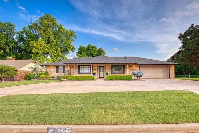 Building Photo - 1304 Lynnwood Dr