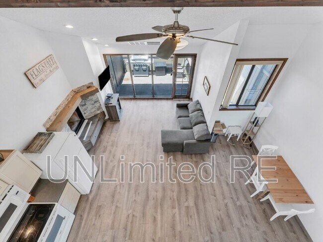 Building Photo - 5700 N Villa Cir