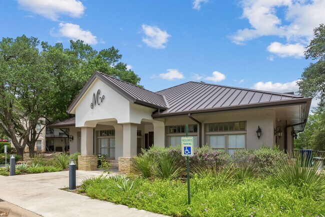 Building Photo - Amazing 1 bedroom, 1 bathroom Condo in Montevista!