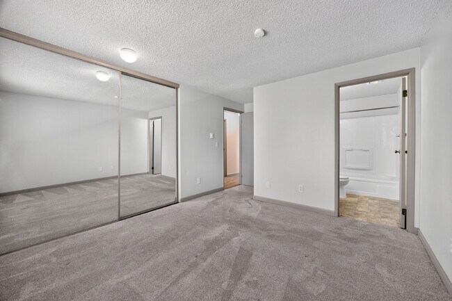 Building Photo - Your New Auburn Home Awaits — Bright 2BR Condo with Balcony & Pool Access