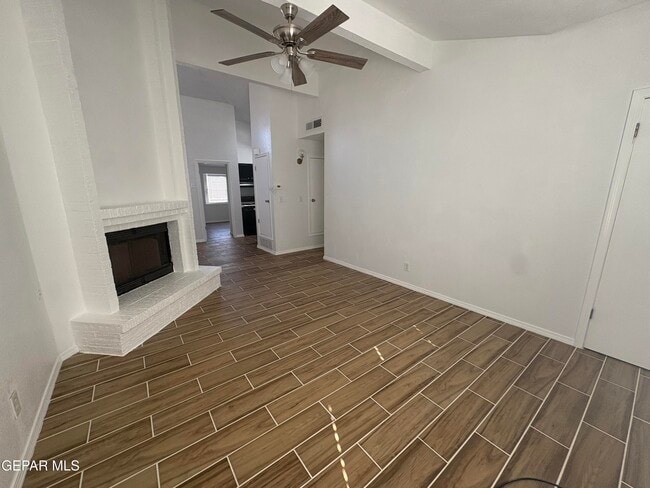 Building Photo - 11369 Lake Loy Dr