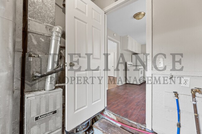 Building Photo - 2237 N Erie St