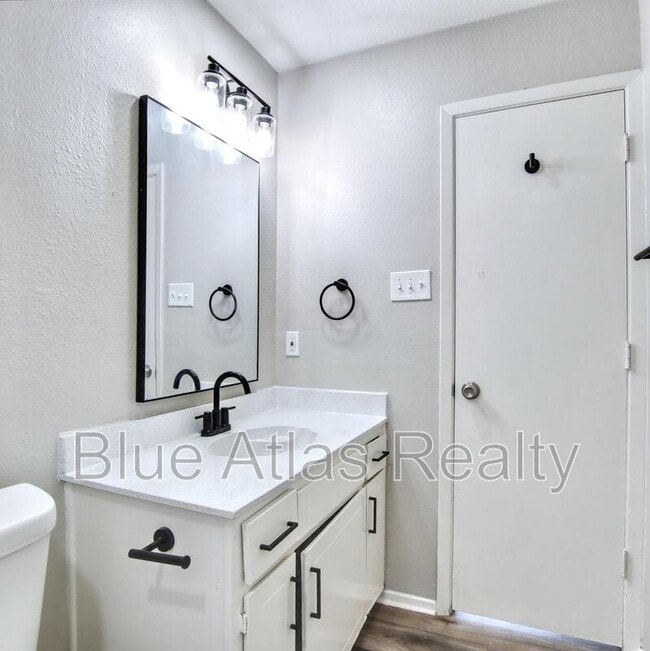 Building Photo - 2302 Indigo Ln