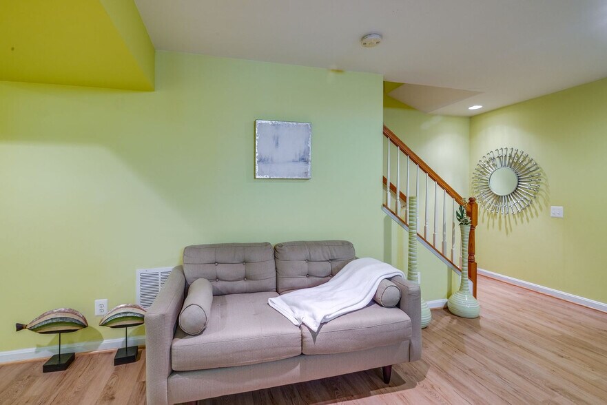 Building Photo - 8953 Birch Bay Cir