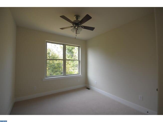 Building Photo - 242 Krams Ave