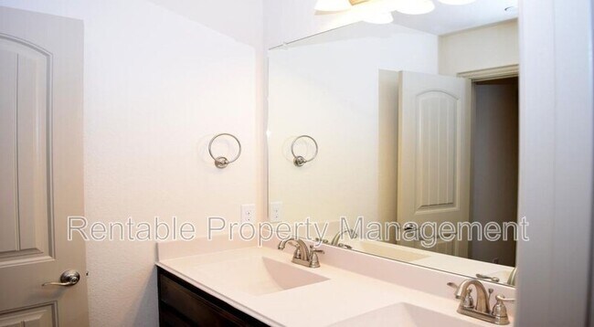 Building Photo - 1247 Wiltshire Dr