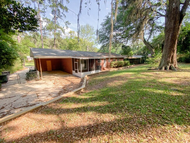 Building Photo - Beautiful Brick Home Off W. Tharpe Street ...