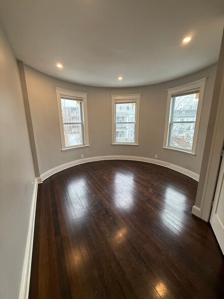 Building Photo - 19 Chase St