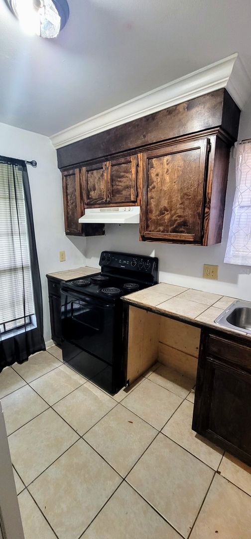 Building Photo - 13932/13934 Azalea Park Ave