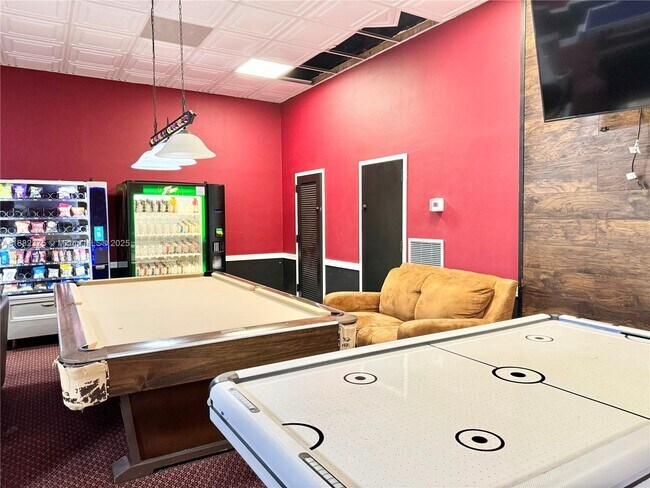 Building Photo - 230 174th St