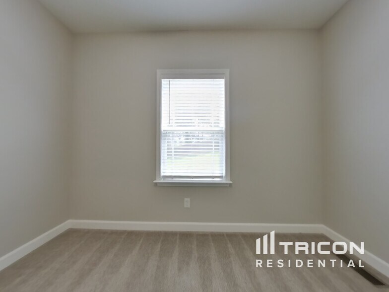Building Photo - 512 Poplar Bend Dr