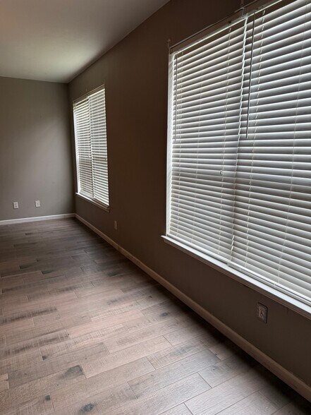 Building Photo - 21910 Willow Downs Dr