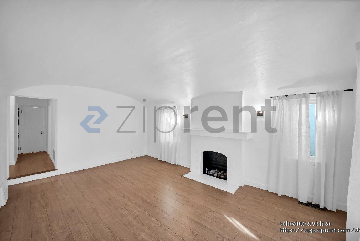 Building Photo - 5160 San Vicente Blvd