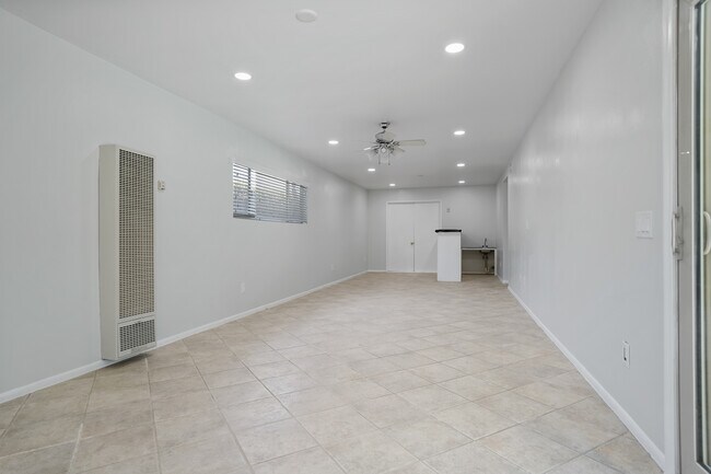 Building Photo - 7055 Avenida Leon