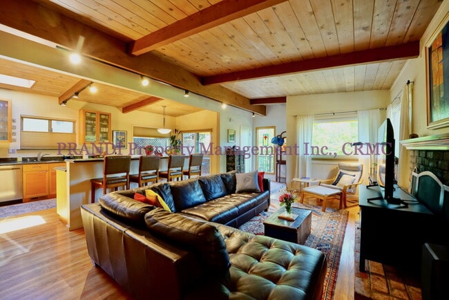 Building Photo - Quality San Anselmo Home Near Parks and Sc...