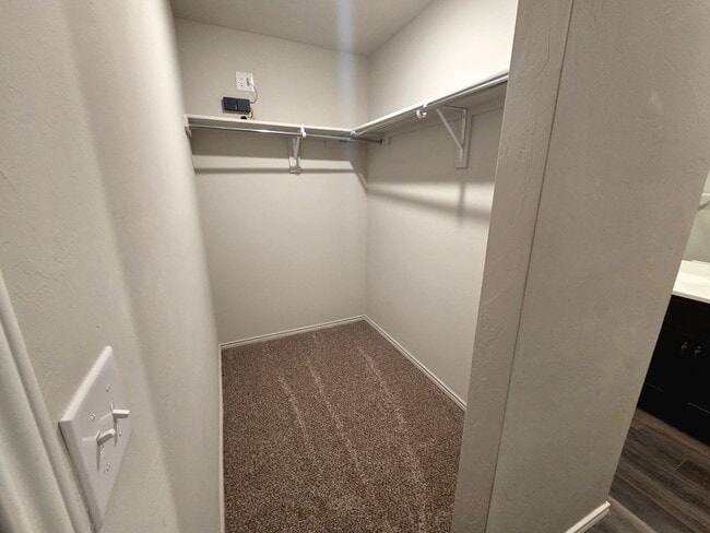 Building Photo - 9704 Saddle Dr