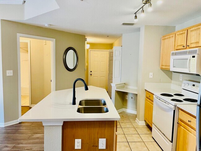 Building Photo - 425 S Villa San Marco Dr