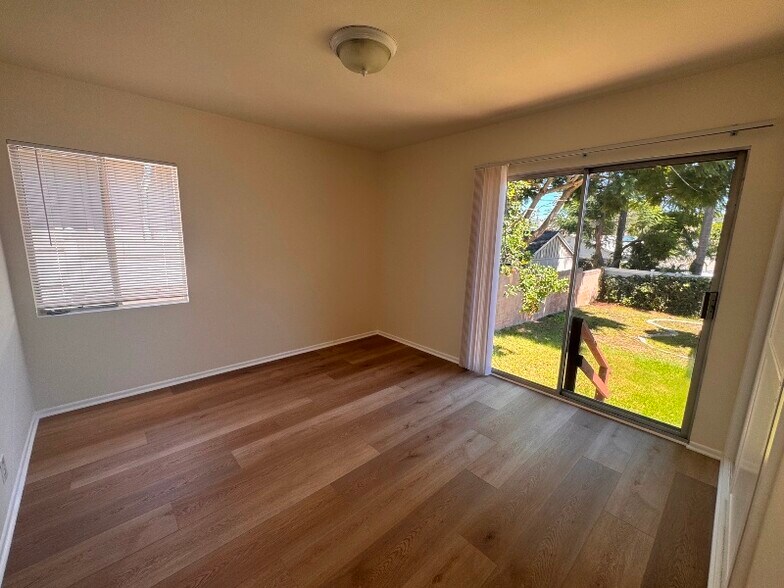 Building Photo - 2412 N Poinsettia Ave
